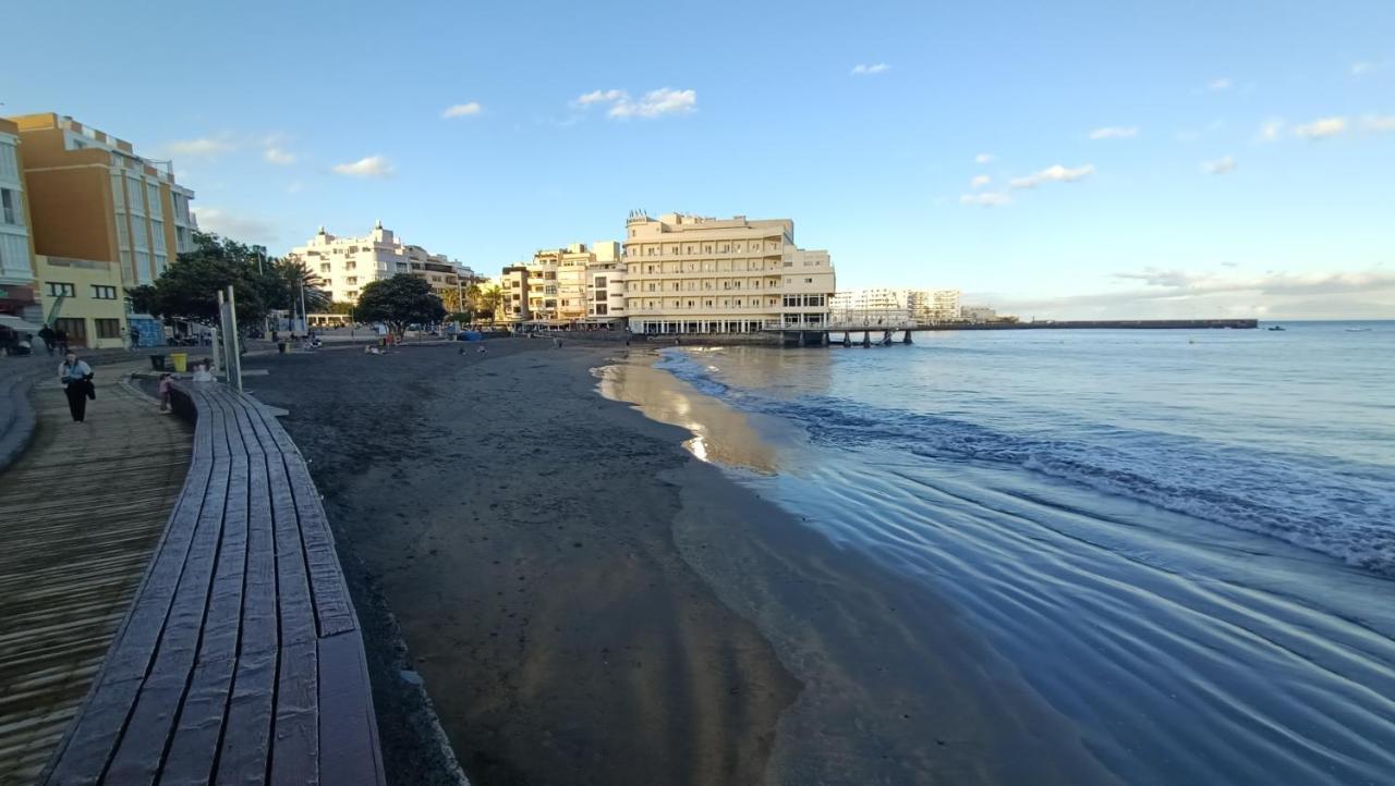 Alquilaencanarias El Medano Junto A La Playa Esterno foto