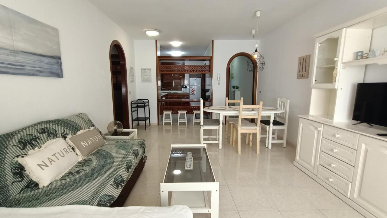 Alquilaencanarias El Medano Junto A La Playa Esterno foto