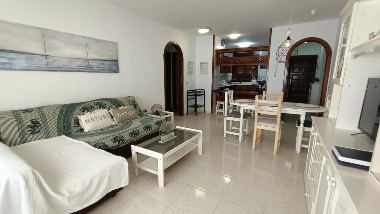 Alquilaencanarias El Medano Junto A La Playa Esterno foto